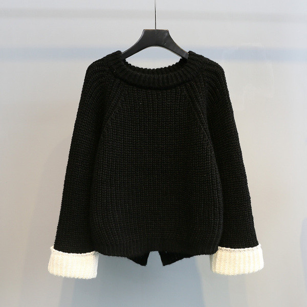 Μοντέρνο γυναικείο πουλόβερ σε μαύρο και κόκκινο χρώμα