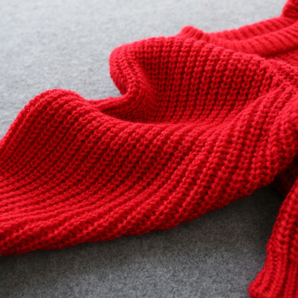 Μοντέρνο γυναικείο πουλόβερ σε μαύρο και κόκκινο χρώμα