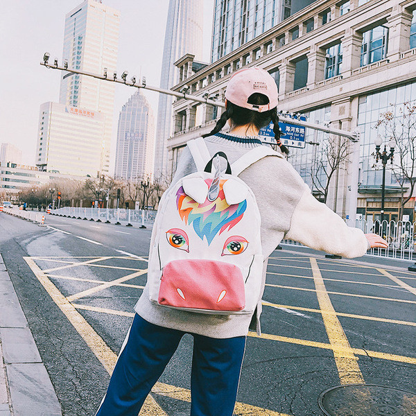 Καθημερινό παιδικό  σακίδιο με εφαρμογή και στοιχείο 3D σε λευκό χρώμα