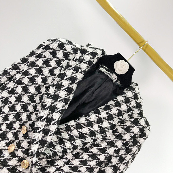 Geaca dama in carouri alb-negru cu nasturi