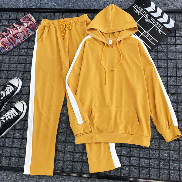 Αθλητικό γυναικείο σετ σε μαύρο και κίτρινο χρώμα