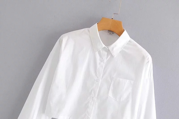 Új modell női ing gombokkal és klasszikus gallérral, fehér színben