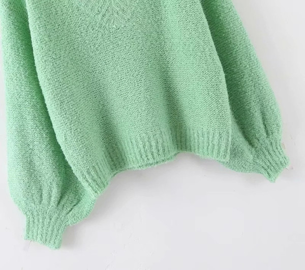 Κομψό γυναικείο πουλόβερ σε  πράσινο χρώμα