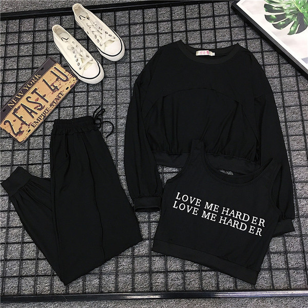 Set sport de damă din trei părți - hanorac decupat, bustieră și pantaloni în negru și gri