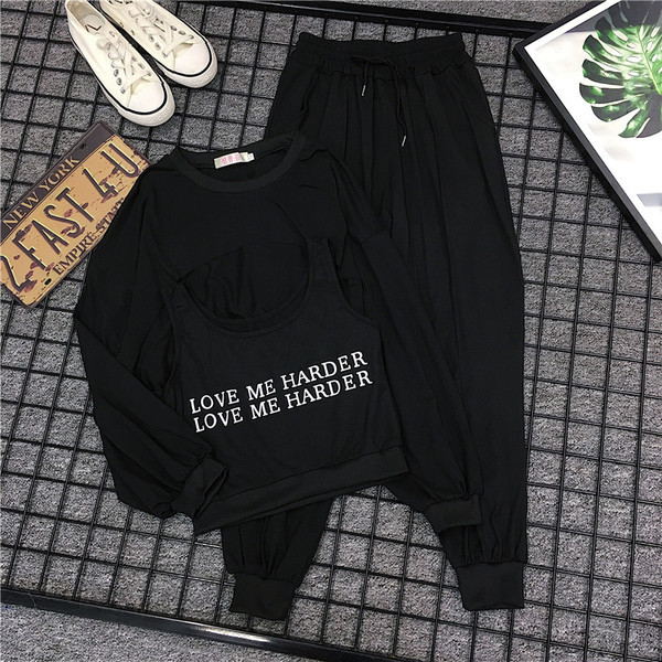 Set sport de damă din trei părți - hanorac decupat, bustieră și pantaloni în negru și gri