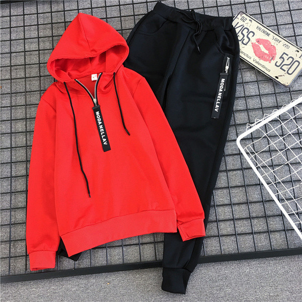 Γυναικείο αθλητικό σετ σε μαύρο, κόκκινο και λευκό χρώμα