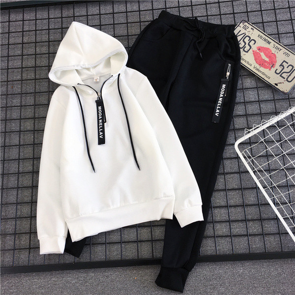 Γυναικείο αθλητικό σετ σε μαύρο, κόκκινο και λευκό χρώμα