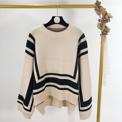 Σύντομο γυναικείο πουλόβερ με μακριά φαρδιά μανίκια σε τρία χρώματα