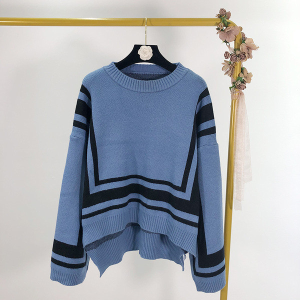 Σύντομο γυναικείο πουλόβερ με μακριά φαρδιά μανίκια σε τρία χρώματα