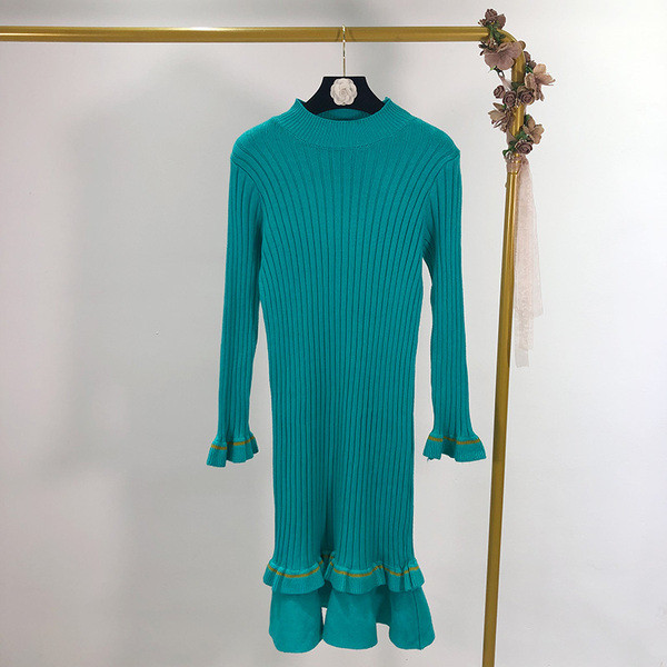 Lezser hosszú kötött ruha ovális nyakkivágással, három színben