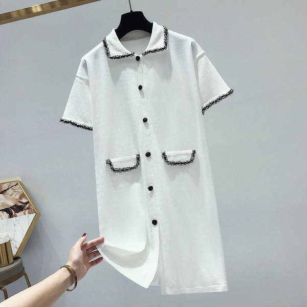 Női ruha gombokkal - széles modell fehér és fekete színben