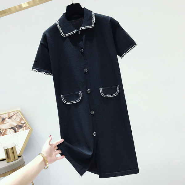 Női ruha gombokkal - széles modell fehér és fekete színben