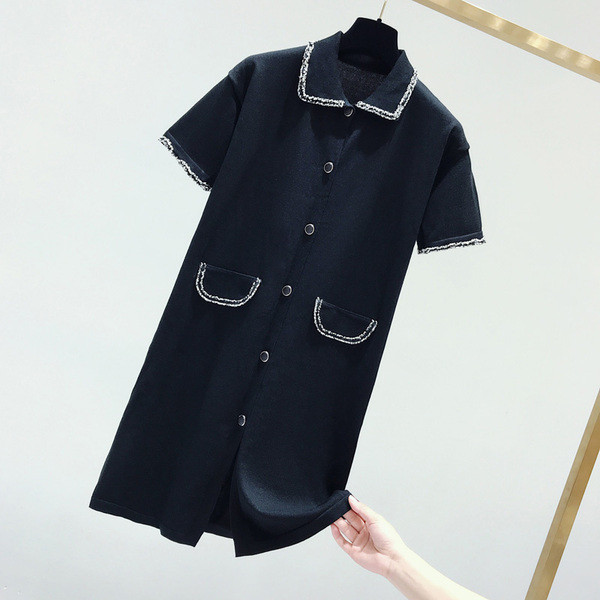 Női ruha gombokkal - széles modell fehér és fekete színben