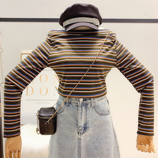 Γυναικεία μπλούζα  με λαιμό O σε καφέ χρώμα