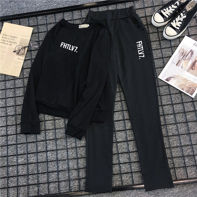 Αθλητικό γυναικείο σετ σε διαφορετικά χρώματα