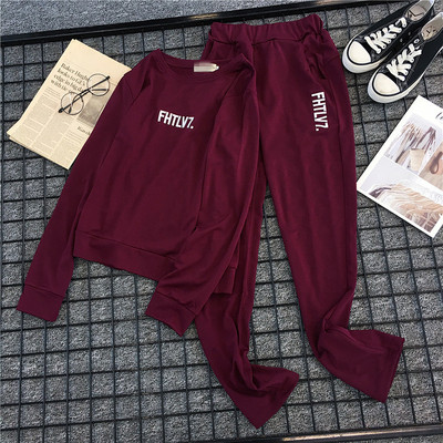 Αθλητικό γυναικείο σετ σε διαφορετικά χρώματα