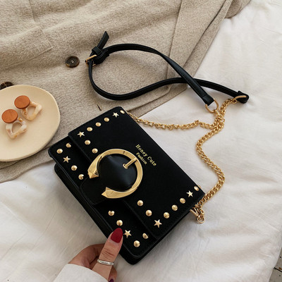 Μοντέρνα γυναικεία τσάντα με μεταλλική διακόσμηση σε διάφορα χρώματα