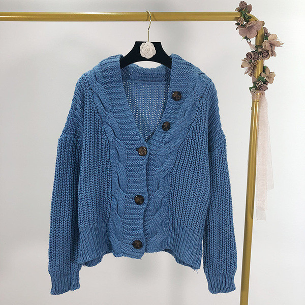 Alkalmi mellény spitz nyakkivágással és gombokkal, négy színben