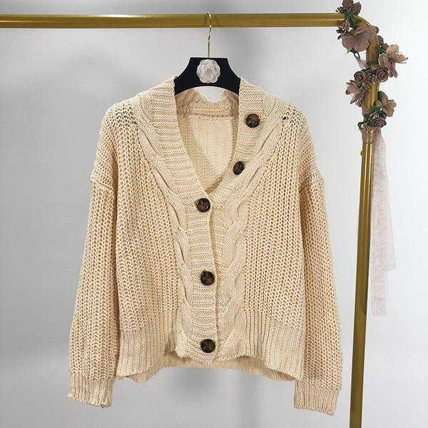 Alkalmi mellény spitz nyakkivágással és gombokkal, négy színben