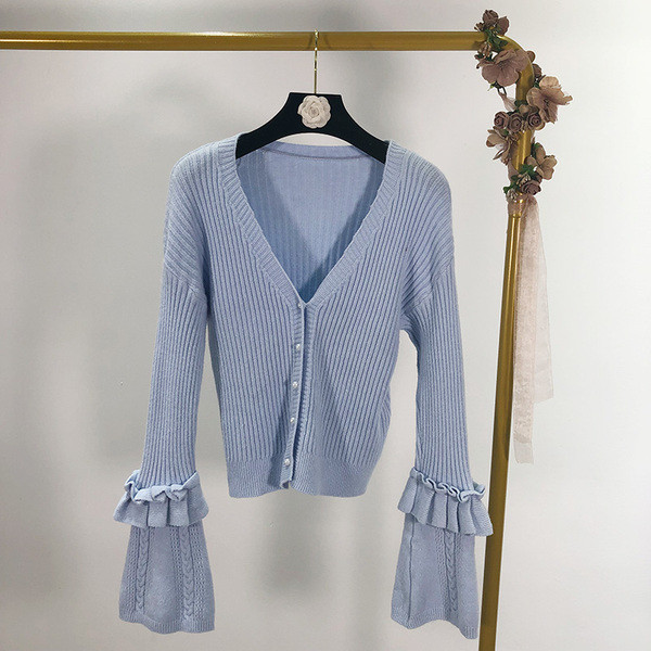 Rövid női kardigán hosszú ujjal és gombokkal