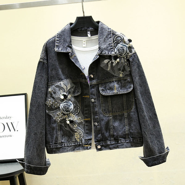 Casual γυναικείο τζιν μπουφάν με μαύρο και μπλε χρώμα με διακόσμηση