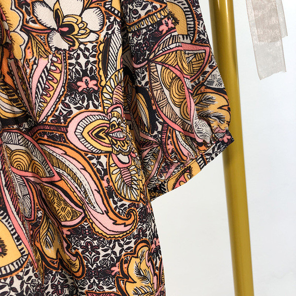 Γυναικείο casual φόρεμα με μακριά μανίκια  - ευρεία μοτίβο