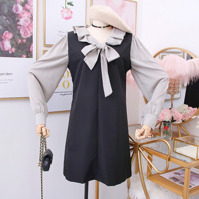 Modern női kétrészes ruha fehér és szürke színben