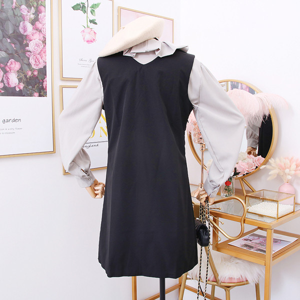 Modern női kétrészes ruha fehér és szürke színben