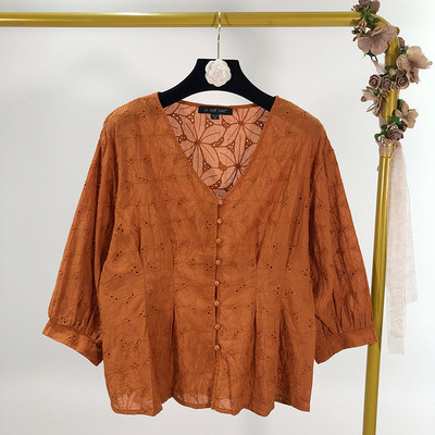 Γυναικεία μπλούζα σε άσπρο και καφέ με κεντήματα και 3/4 μανίκια