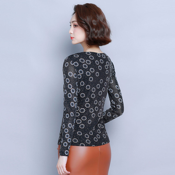 Νέο μοντέλο γυναικεία μπλούζα  σε μαύρο χρώμα με V-neck