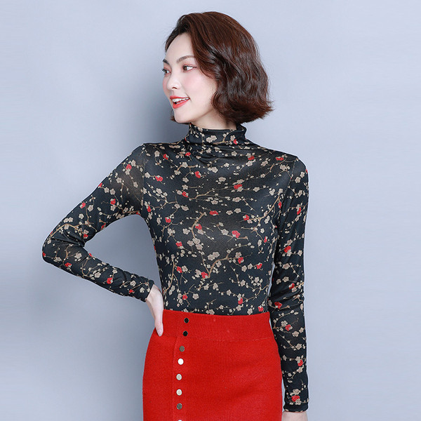 Stílusos női blúz - két színben virágos motívumokkal