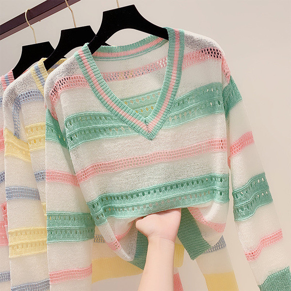 Modern női csíkos pulóver V-nyakkal