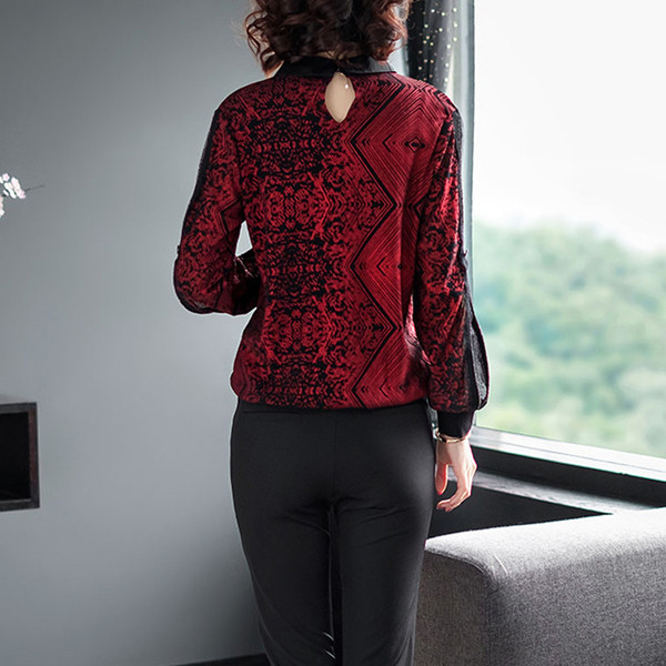 Κομψή γυναικεία μπλούζα  σε κόκκινο και χρυσό χρώμα με  διακοσμιτικές πέτρες