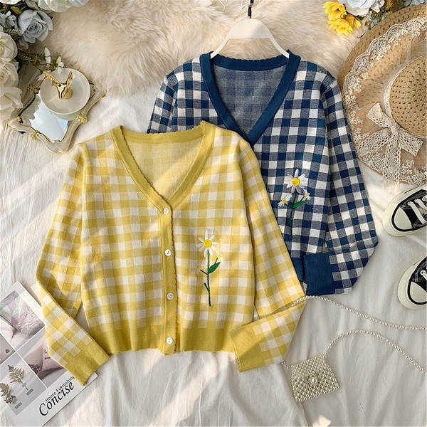 Cardigan dama in carouri cu broderie in galben si albastru