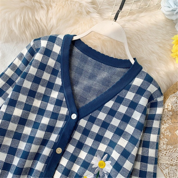 Cardigan dama in carouri cu broderie in galben si albastru