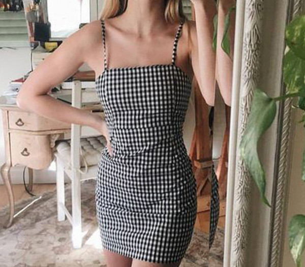 Casual  γυναικείο φόρεμα  με λεπτούς ιμάντες ώμου σε μαύρο χρώμα