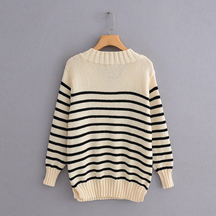 Csíkos női pulóver spitz nyakkivágással és hosszú ujjal
