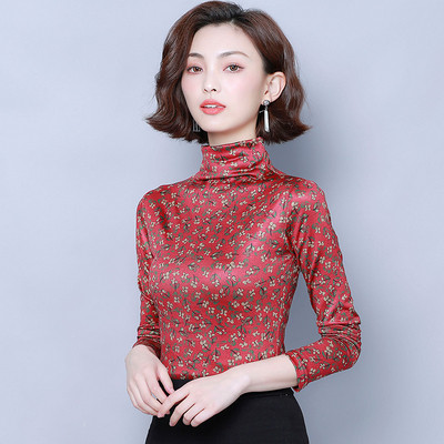 Μοντέρνα γυναικεία μπλούζα σε μπλε και κόκκινο χρώμα με μοτίβα λουλουδιών