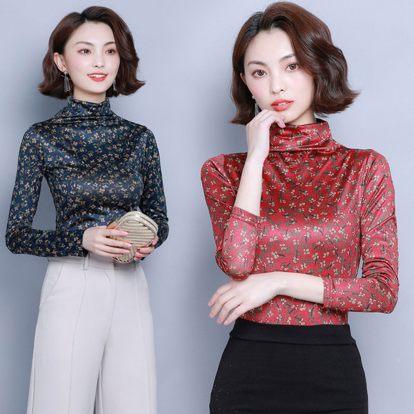 Μοντέρνα γυναικεία μπλούζα σε μπλε και κόκκινο χρώμα με μοτίβα λουλουδιών