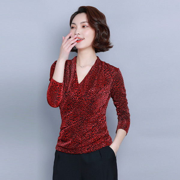 Κομψή γυναικεία μπλούζα σε τρία χρώματα με V-λαιμό