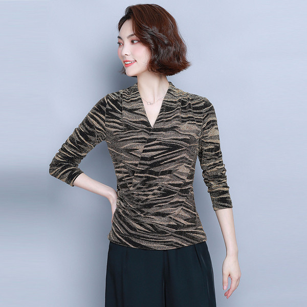 Νέο μοντέλο  μοντέρνα γυναικεία μπλούζα σε δύο χρωμάτα με μακριά μανίκια και V-neck