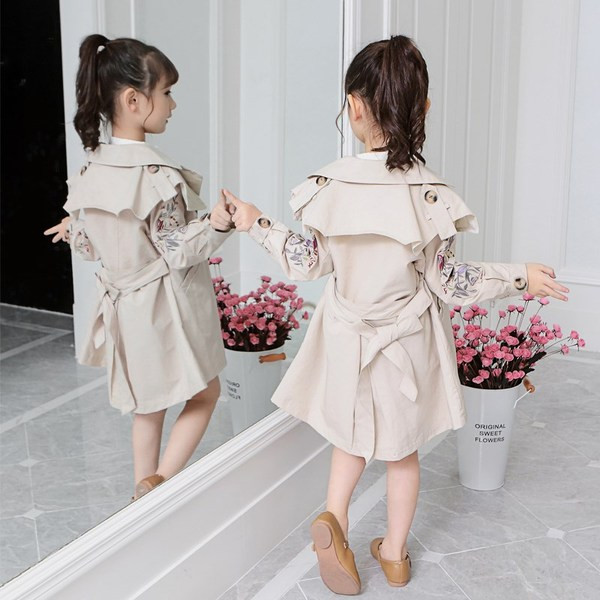 Geaca de copii moderna pentru fete cu nasturi, curea si broderie in roz si maro