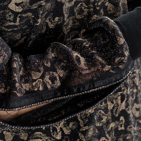 Piros és arany színű női blúz O-nyakkal és kövekkel