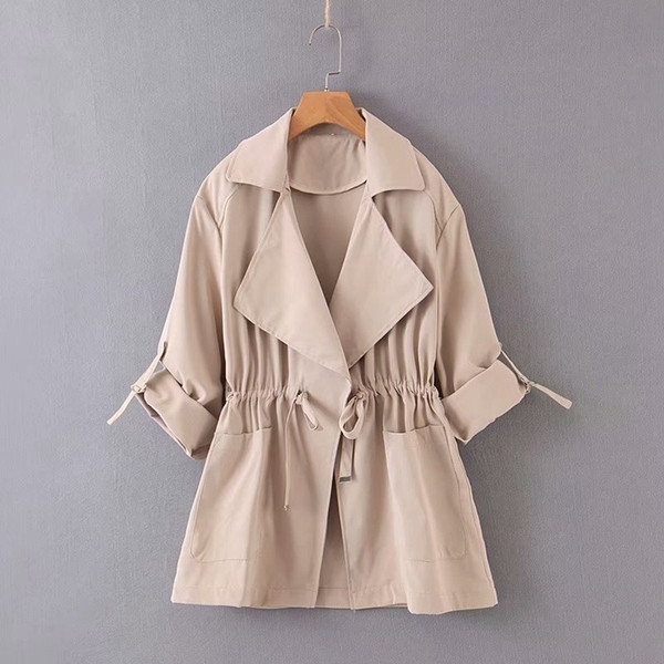 Tavaszi-őszi kabát derékban és zsebekben megkötős