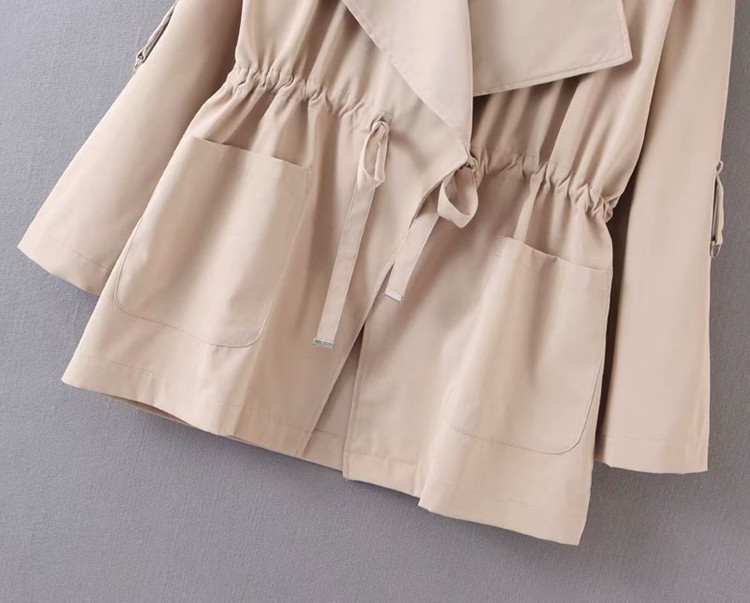 Tavaszi-őszi kabát derékban és zsebekben megkötős