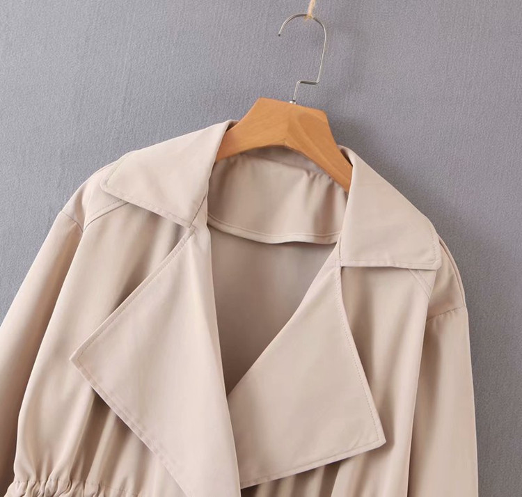 Tavaszi-őszi kabát derékban és zsebekben megkötős