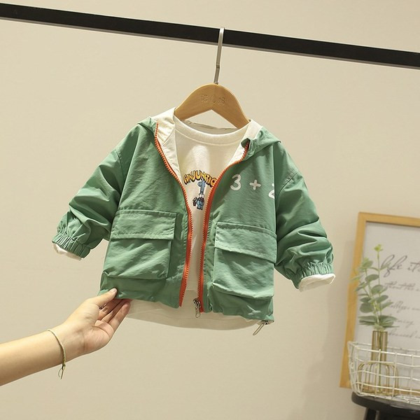 Jachetă modernă pentru copii pentru băieți cu glugă și aplicație - două culori