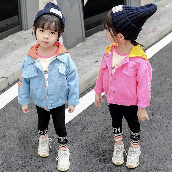 Μοντέρνο παιδικό τζιν μπουφάν  για κορίτσια με εφαρμογή και κουκούλα σε ροζ και μπλε χρώμα