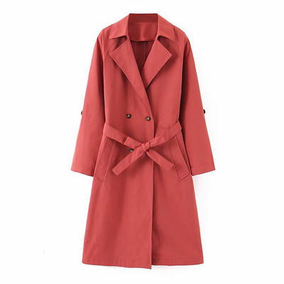 Elegáns női hosszú kabát gombokkal és övvel