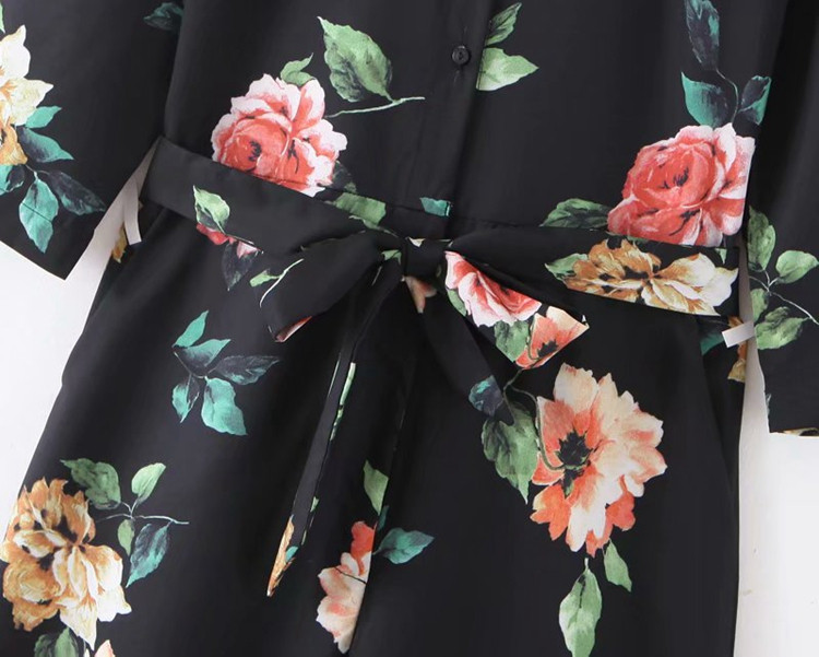 Salopeta lunga de culoare neagra si imprimeu floral